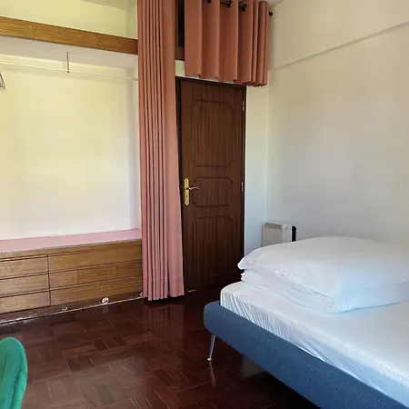 Cozy Near Metro & Airport 홈스테이