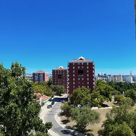 Cozy Near Metro & Airport * Lissabon
