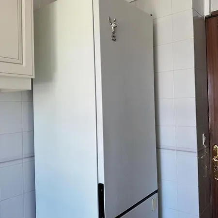 Privatunterkunft Cozy Near Metro & Airport *