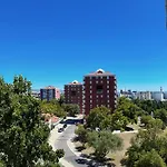 Cozy Near Metro & Airport * 리스본