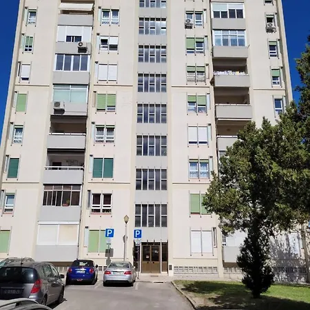 Cozy Near Metro & Airport *