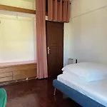 Cozy Near Metro & Airport Δωμάτια σε οικογενειακή κατοικία