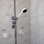Cozy Near Metro & Airport Δωμάτια σε οικογενειακή κατοικία Lisboa