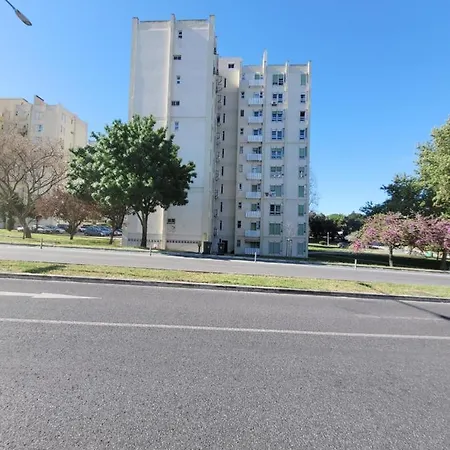 Cozy Near Metro & Airport Quarto em Acomodações Particulares