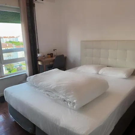 Quarto em Acomodações Particulares Cozy Near Metro & Airport *