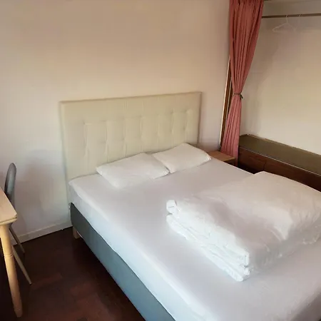 Quarto em Acomodações Particulares Cozy Near Metro & Airport Lisboa
