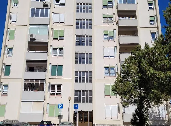 Cozy Near Metro & Airport *